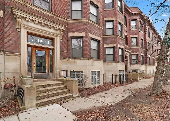 Modern & Spacious 3Br Apt With In-Unit Laundry - Bstone 2