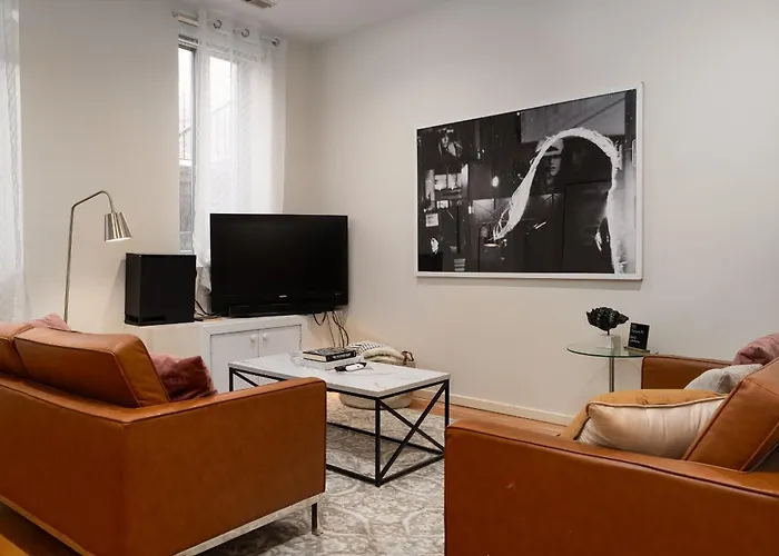 Wicker Park 2Br Apt Near Milwaukee Ave