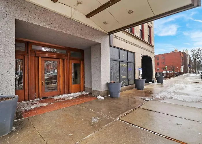 Cozy & Radiant 2Br Apartment - Bstone 605