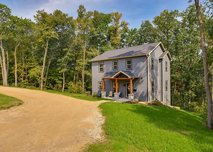 The Linden, Large & Luxurious Galena Escape!