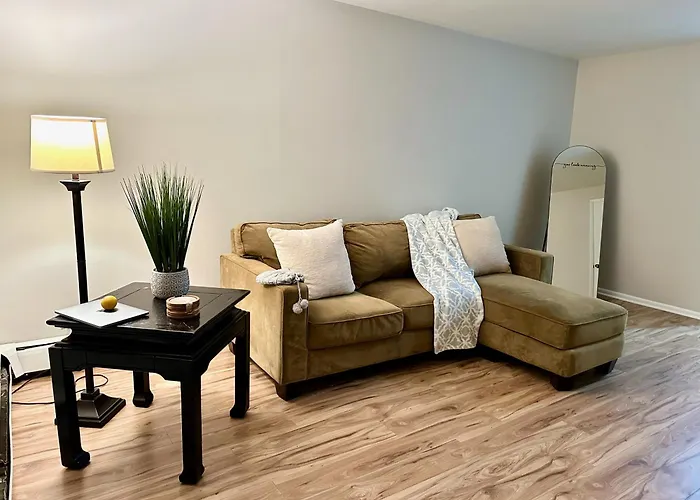 Charming And Convenient 2Br 1Ba Apt - Fully Furnished And Equipped - Fast Internet