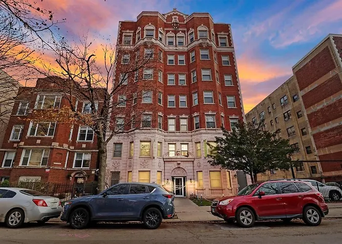 Lively & Fully Furnished 1Br Apartment - Kenwood 408