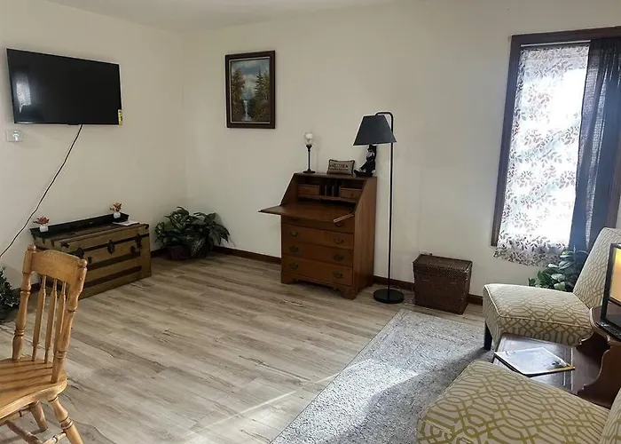 Old Aristocracy Hill 1Br Quiet Apartment Downtown!
