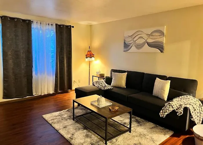 Quiet Cozy 2Br Apt Black Out Curtains