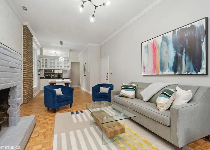 Brilliant Downtown Chicago 3-Bedroom Condominium
