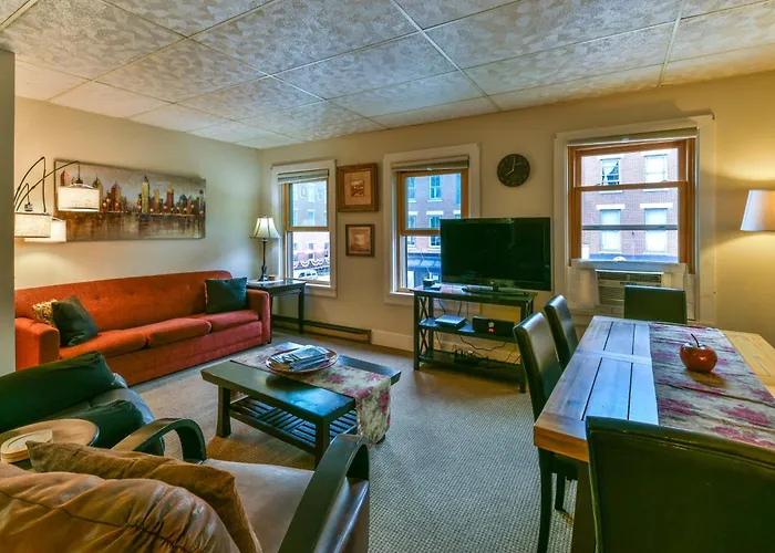 Main Street Two Bedroom In Galena-Great Location!