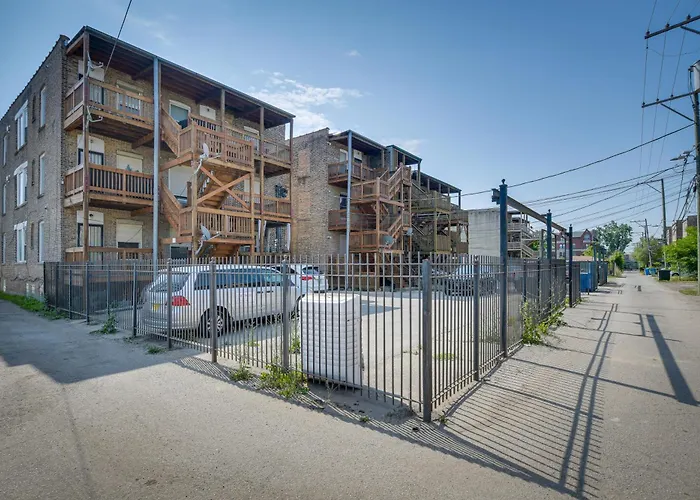 6 Mi To Dtwn Pet-Friendly Chicago Condo