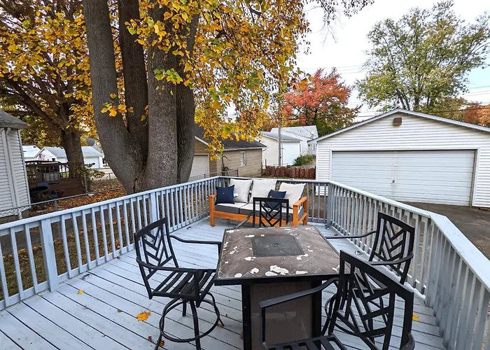 Fenced Backyard, Deck, Pet-Friendly Home
