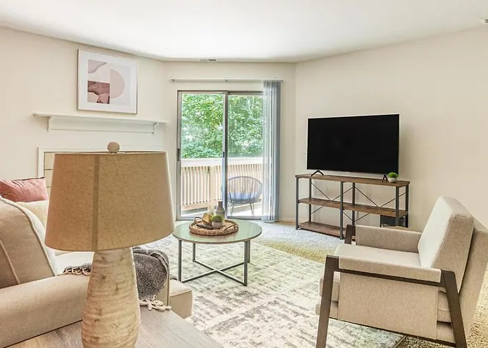Landing Modern Apartment With Amazing Amenities