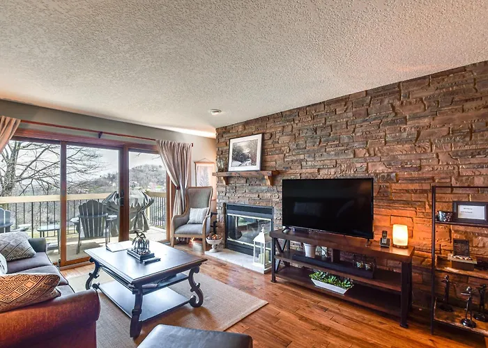 Galena Townhome W/ Deck & Golf Course View!