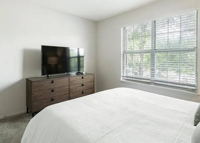Landing Modern Apartment With Amazing Amenities