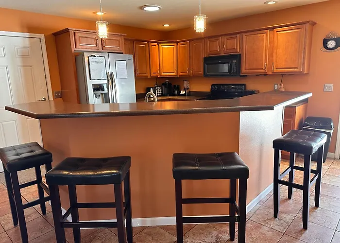 A Huge Sprawling House On A Large Lot -15 Minutes To St Louis