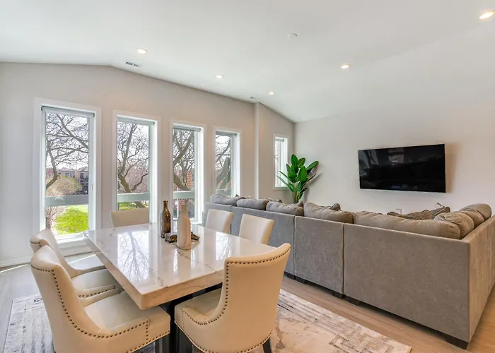 7 Mi To Downtown Luxe Chicago Condo