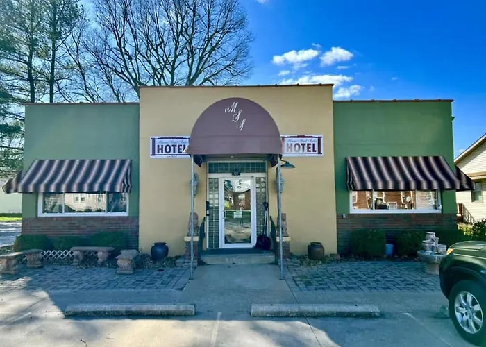 Monroe Street Suites