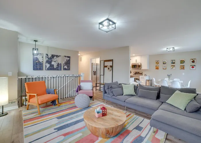 Modern Urbana Home: 2 Mi To University Of Illinois
