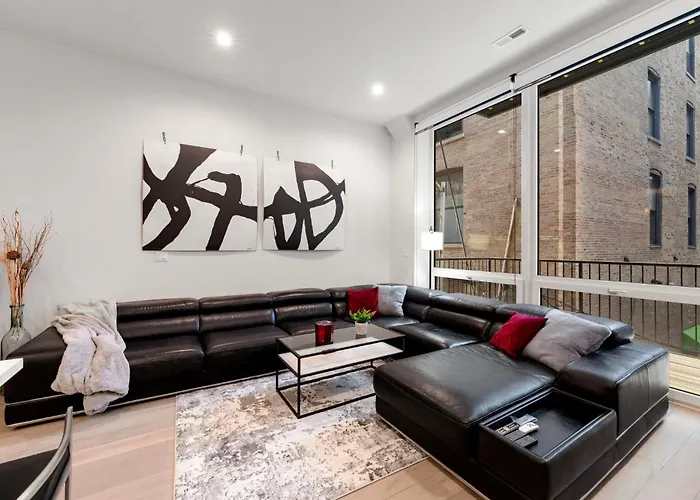 River North Central Home With Balcony