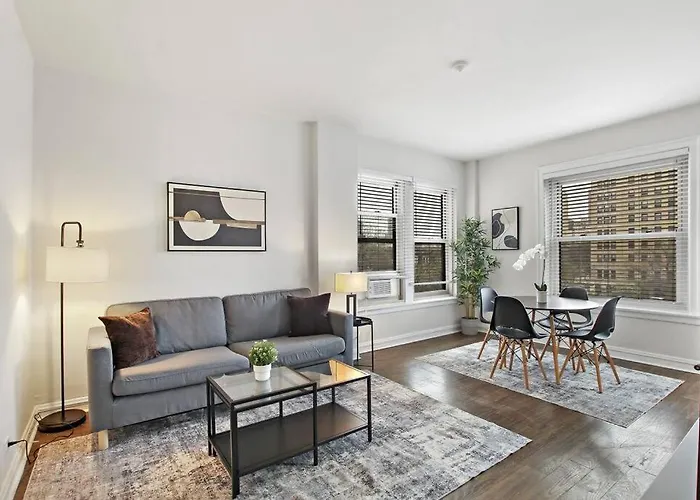 Sleek & Functional 2-Bedroom Apt - Hyde Park 405