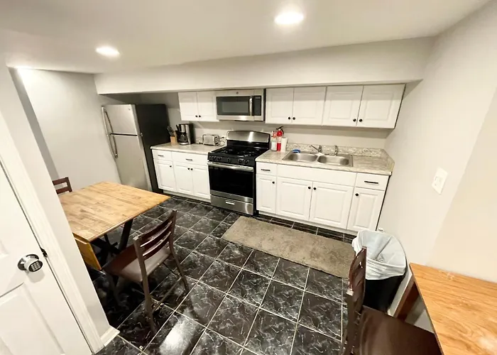 Close To Downtown - Free Parking