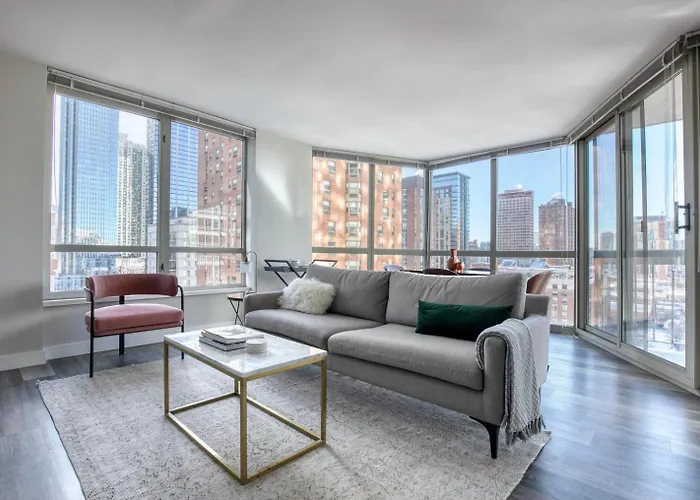 Gold Coast 2Br W Outdoor Terrace Nr Beach L Chi-1016