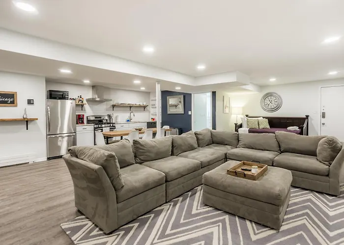 Adults Only - Walk To The United Center! Modern Touches Surround You - Check Out The Open Staircase! Apts