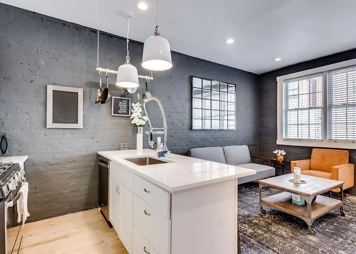 Great 1 Bedroom Apartment In West Town