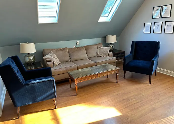 Bright, Big Family Escape, W/Parking, Dogs Welcome