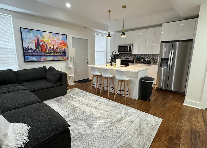 Chic Euro City Getaway- Close To Downtown