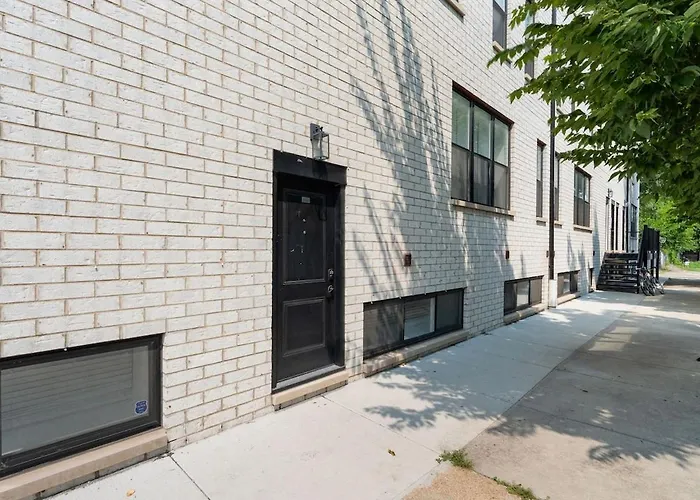 2 Bed & 3 Bath Chicago Condo