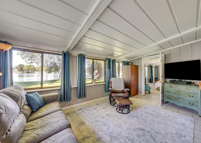 Riverfront Dixon, Illinois, Vacation Rental!