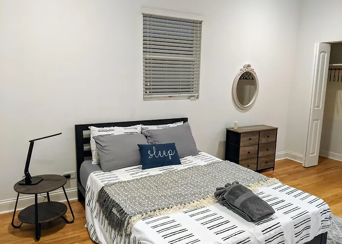 Cosy Room Near Medical District With Private Balcony