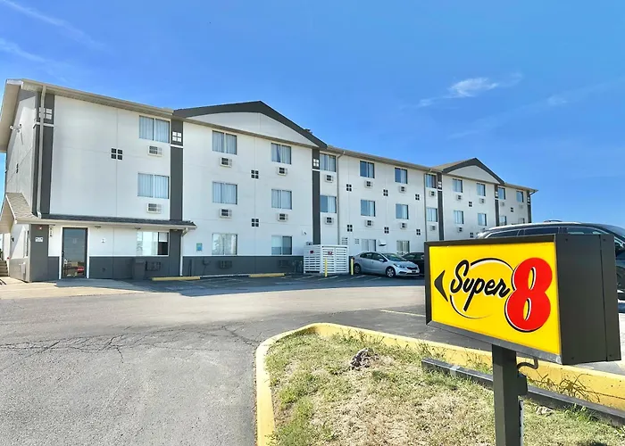 Super 8 By Wyndham Bloomington Normal