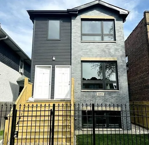 Wonderful And Cozy Chicago Top Unit Apartment