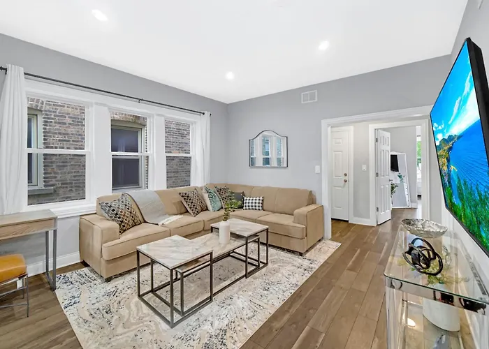 Spacious Haven - 8 Min From Downtown Chicago - Sleeps 10