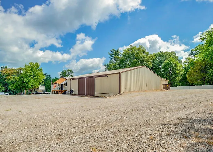 Murphysboro Retreat W/ Deck Near Kinkaid Lake!