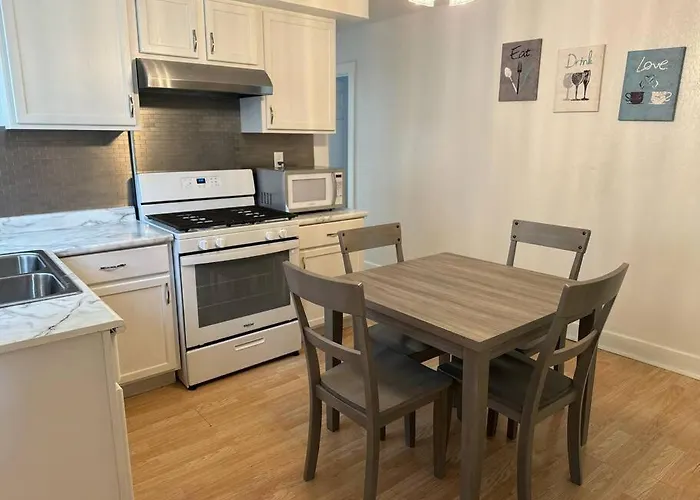 Cozy Home With 3 Beds And An Office!
