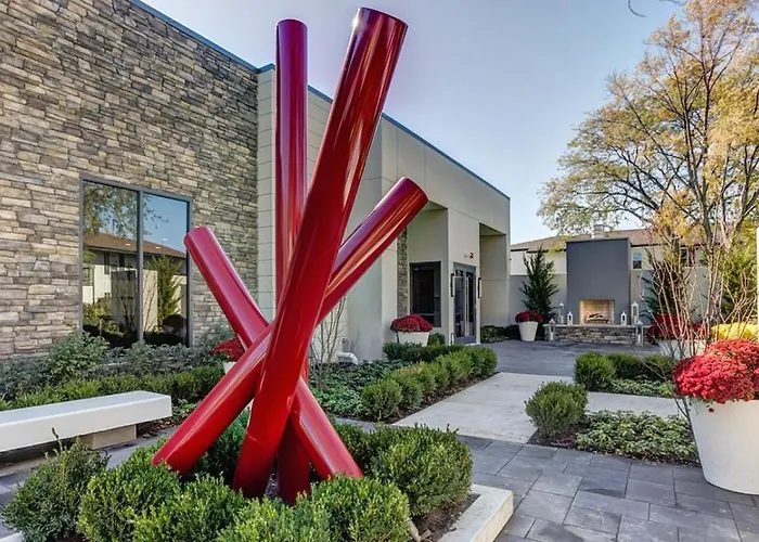 Landing At The Residences At Arlington Heights - 1 Bedroom In Downtown Arlington Heights