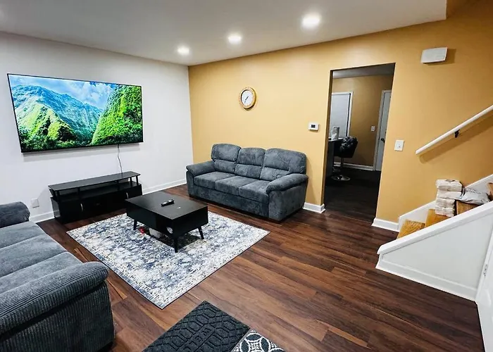 Convenient Stay Near Chicago Ohare Airport With King Beds And Coffee