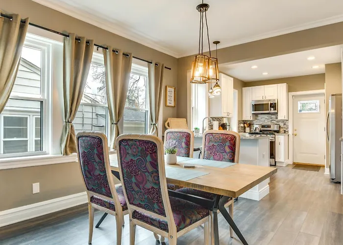Pet-Friendly Family Apartment - Near Nu Campus!