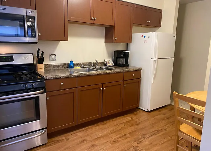 Spacious Updated 1 Bedroom Apartment