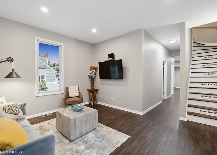 Modern Retreat, Double Lot With Pergola, Fire Pit, Game Room, 5 Min To Brookfield Zoo