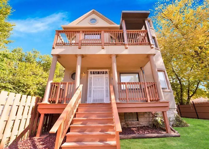 Beautiful 6-Bedroom, Private Mansion With Hot Tub