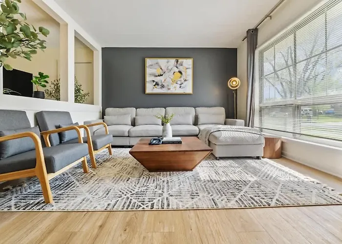 Modern Farmhouse W King Bed Near Shopping