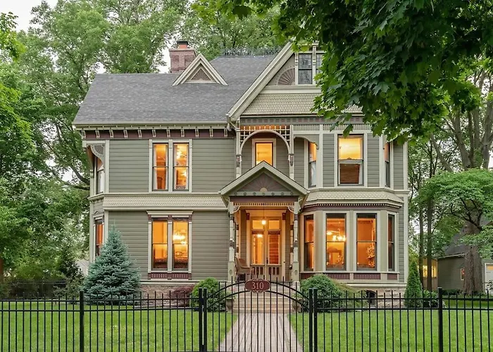Take 5 Rendezvous At Hoffman House Fairbury-Entire Home