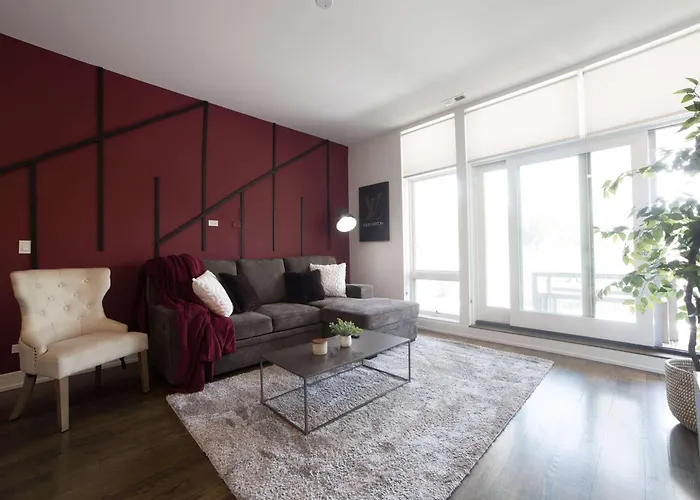 Large 4-Bedroom Upscale Apartment W Rooftop