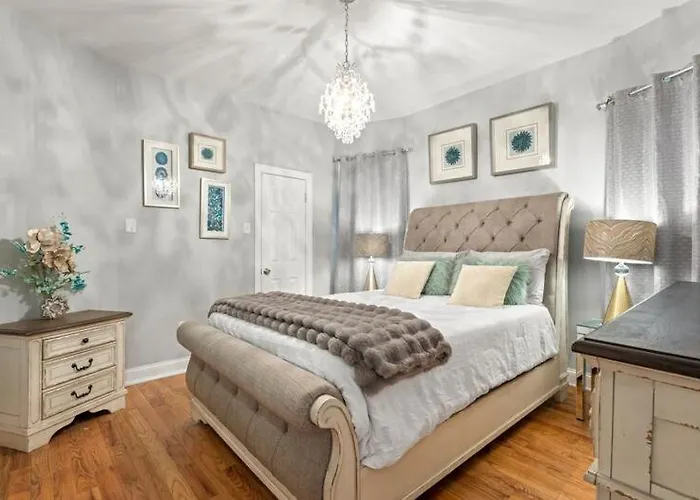 New Luxurious 5Bd-2Ba Duplex-Free Wine-2Car Parking