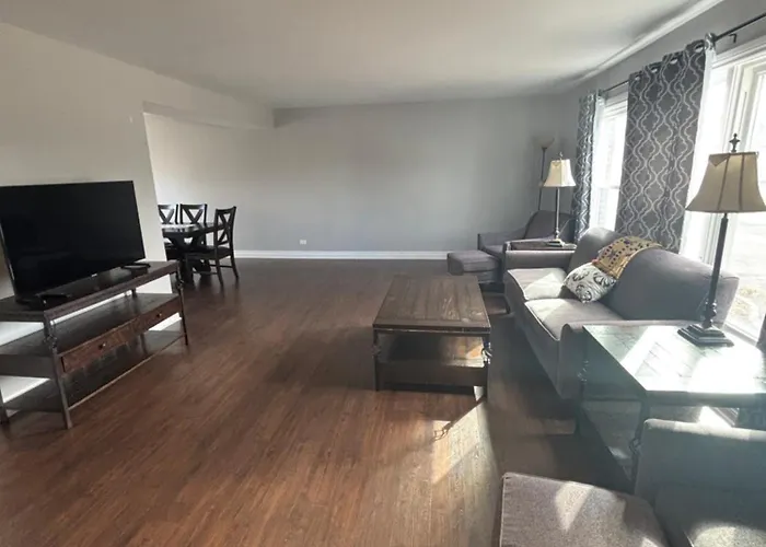 Arlington Heights 5Bd 3Bth Sleeps 14 With Driveway Parking
