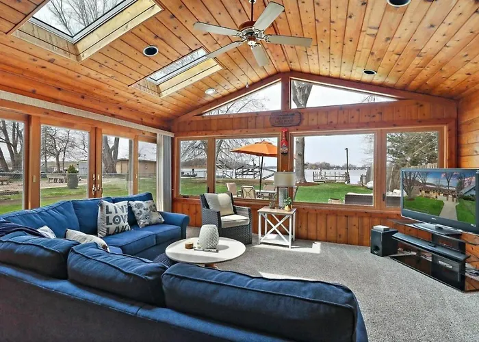Meyers Bay Sunset Lakefront Cottage In Fox Lake With Boat Pier