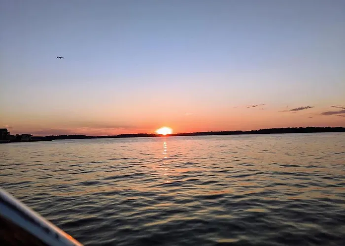 Captains Quarters Lake Life Dream Home 2Bed 2Bath