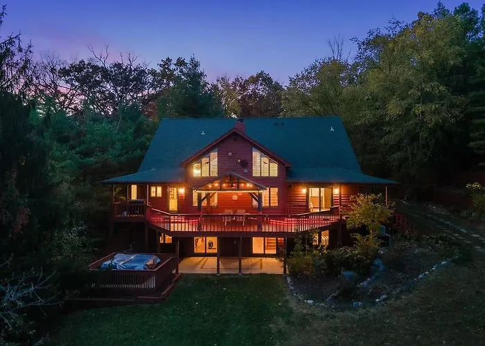 Monthly And Seasonal Secluded 4 Bedroom 4 Bath Lakehouse Retreat With Boat Pier