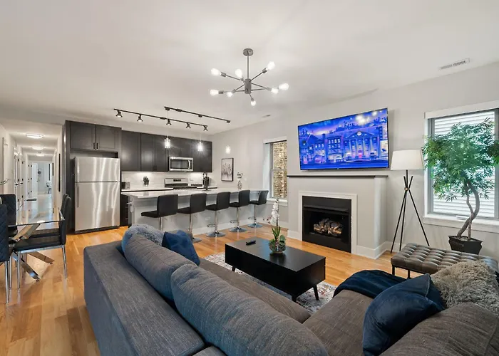 Cozy Chicago 3Bd 2Bath Retreat With Balcony